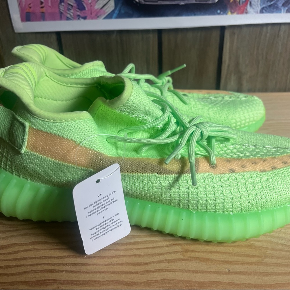 Yeezy 350 Glow - Picture 3 of 8